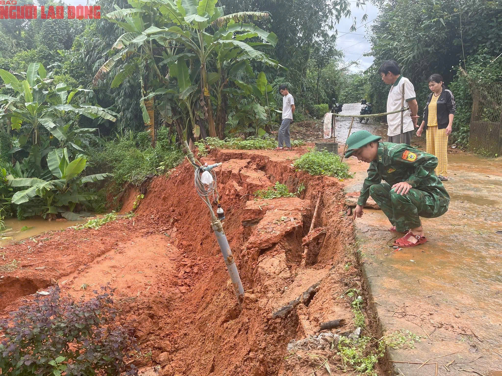Sạt lở nghiêm trọng trên đường Hồ Chí Minh nhánh Tây đoạn qua Quảng Trị, giao thông bị chia cắt- Ảnh 5.
