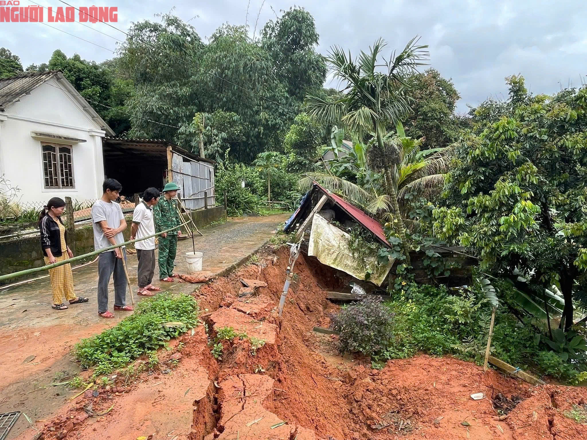 Sạt lở nghiêm trọng trên đường Hồ Chí Minh nhánh Tây đoạn qua Quảng Trị, giao thông bị chia cắt- Ảnh 6.