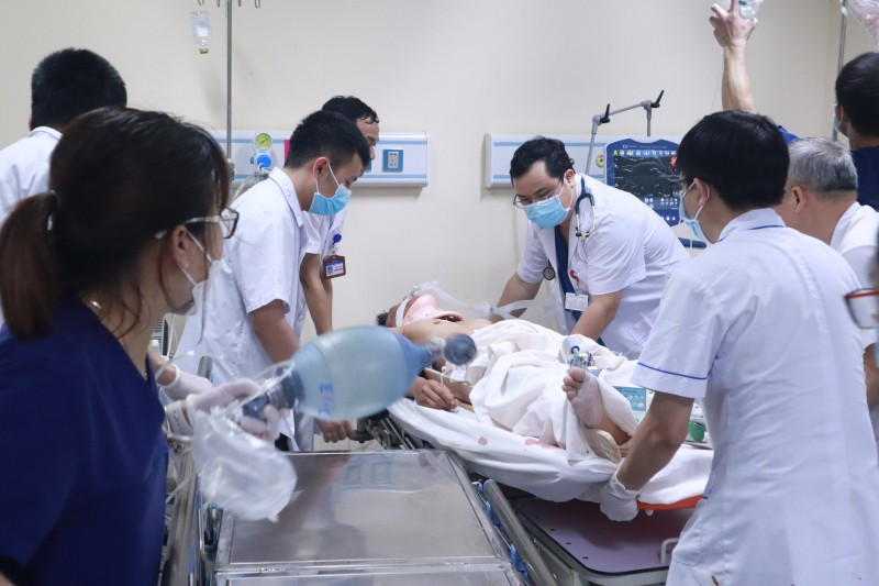 Sẵn Sàng Cấp Cứu, Dự Trữ Thuốc Và Hóa Chất Khử Khuẩn Sau Bão Số 10- Ảnh 1. Sẵn Sàng Cấp Cứu, Dự Trữ Thuốc Và Hóa Chất Khử Khuẩn Sau Bão Số 10- Ảnh 1.