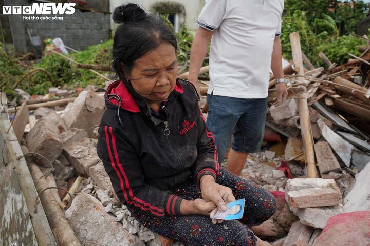 Mẹ già tử nạn trong căn nhà đổ sập, con gái khuyết tật bật khóc giữa đống đổ nát- Ảnh 2.