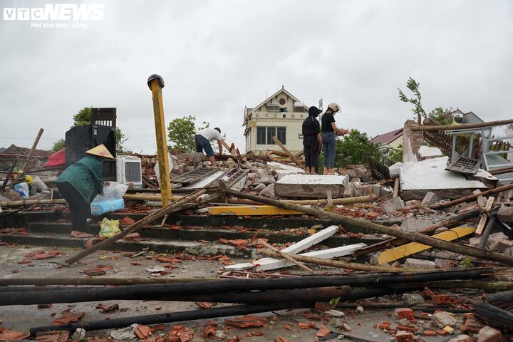 Mẹ già tử nạn trong căn nhà đổ sập, con gái khuyết tật bật khóc giữa đống đổ nát- Ảnh 4.