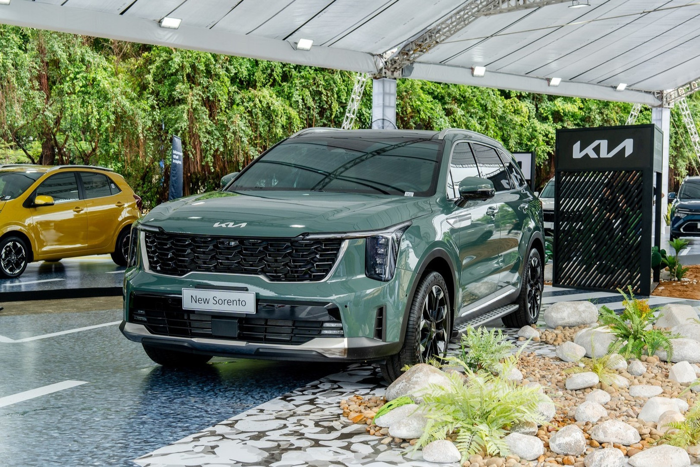 Nhiều mẫu xe mới đổ bộ thị trường Việt- Ảnh 2.