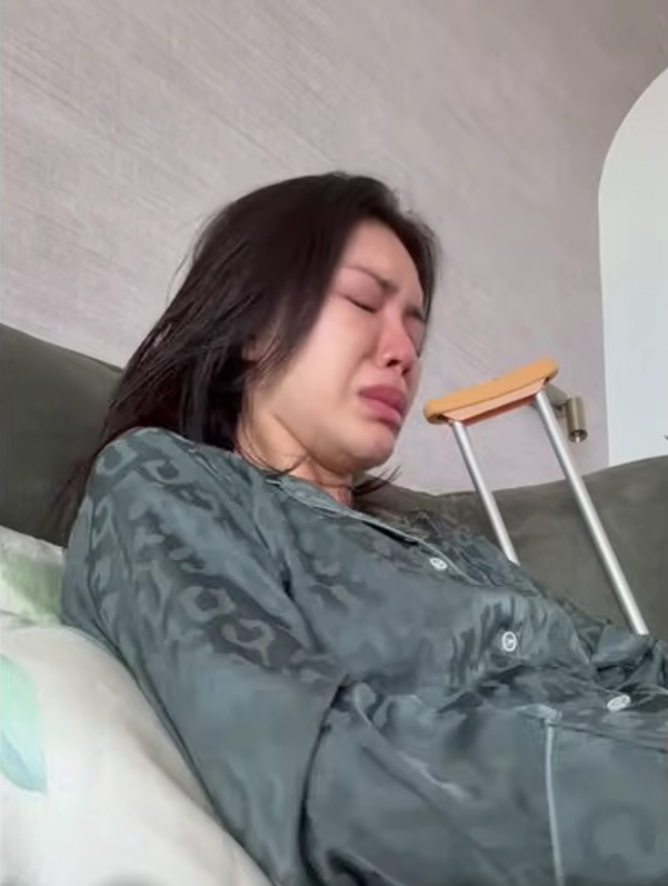 Nữ người mẫu gặp chấn thương, hôn mê- Ảnh 2.