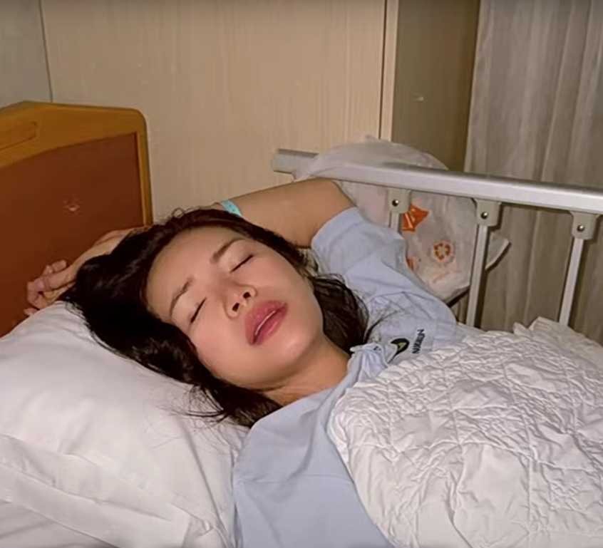 Nữ người mẫu gặp chấn thương, hôn mê- Ảnh 1.