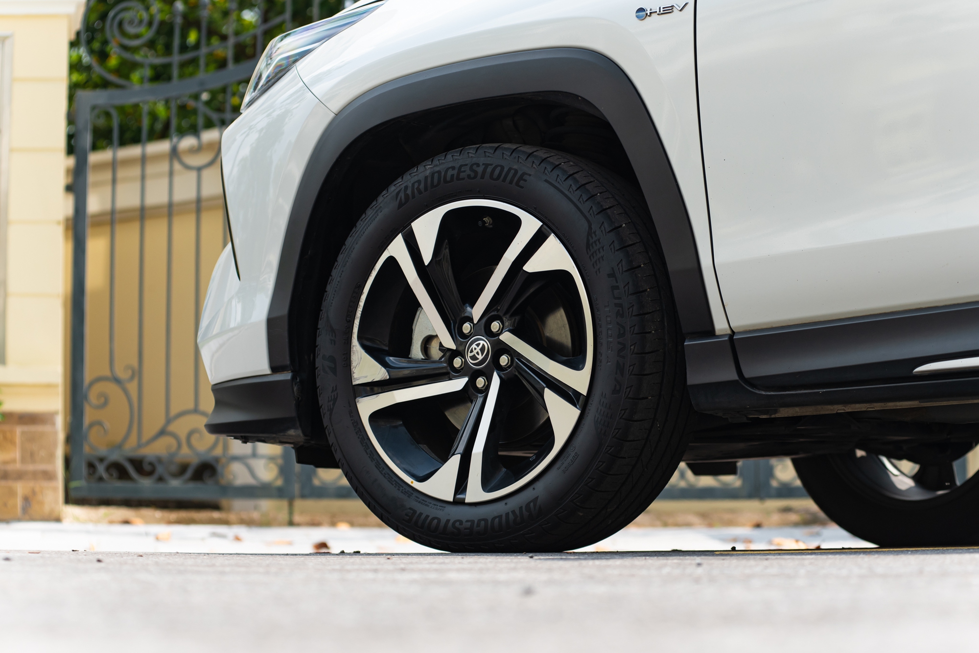 Chủ xe Toyota Yaris Cross HEV ‘bào’ 45.000km sau 2 năm: ‘Ăn xăng chỉ hơn SH, có 2 điểm cần cải thiện’- Ảnh 14.