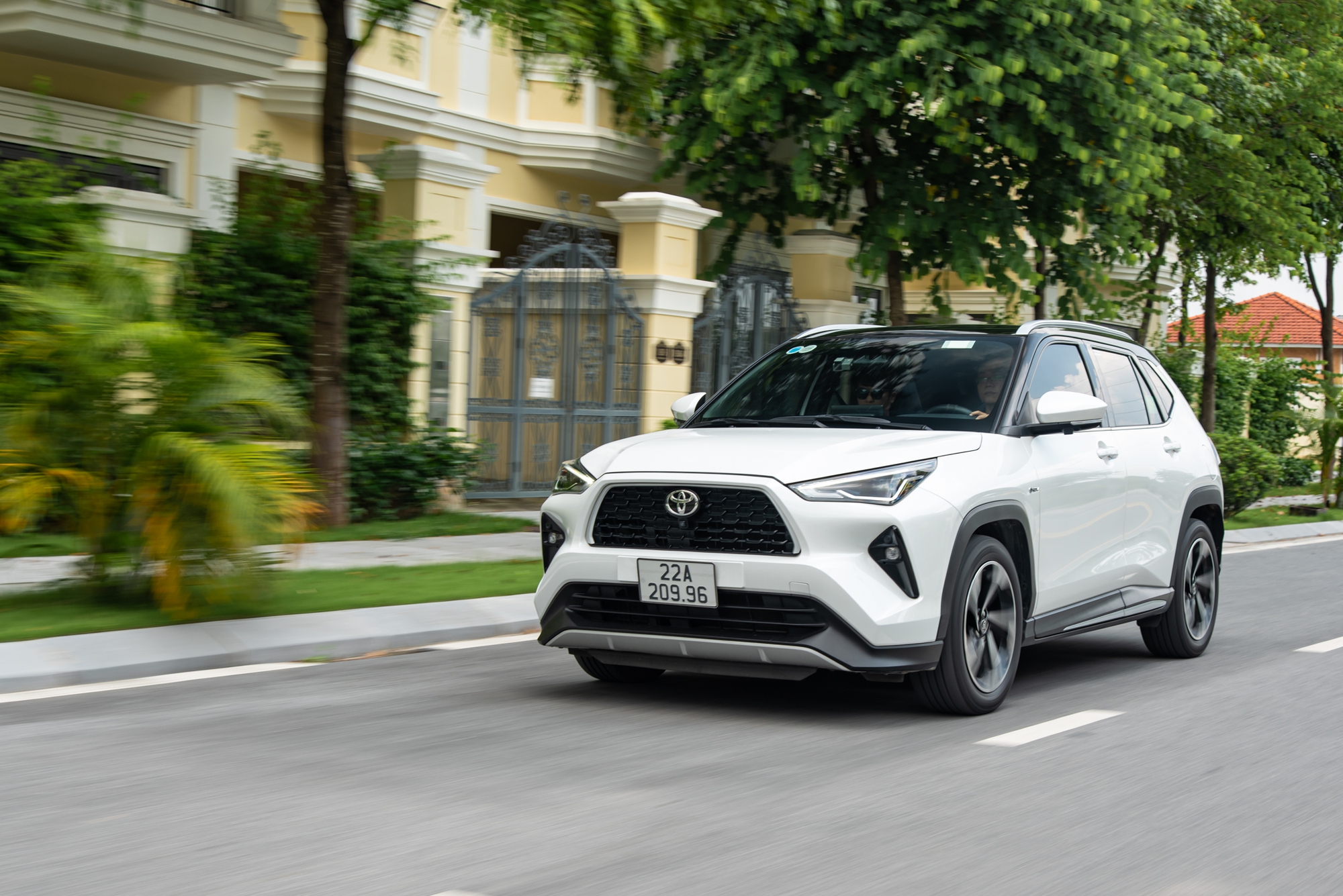 Chủ xe Toyota Yaris Cross HEV ‘bào’ 45.000km sau 2 năm: ‘Ăn xăng chỉ hơn SH, có 2 điểm cần cải thiện’- Ảnh 16.