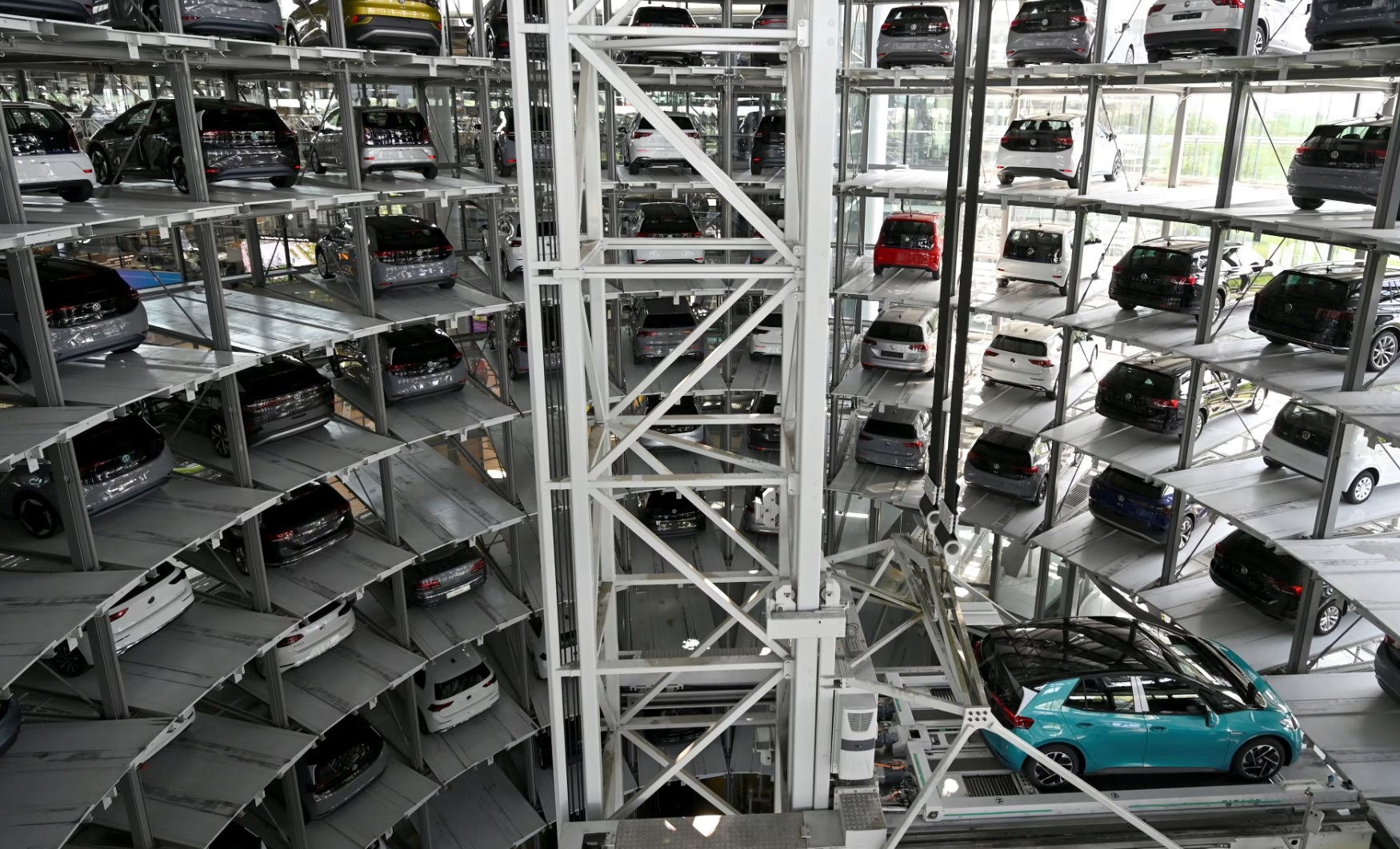 Volkswagen ngừng dây chuyền sản xuất xe điện, hàng nghìn công nhân phải nghỉ việc- Ảnh 2.