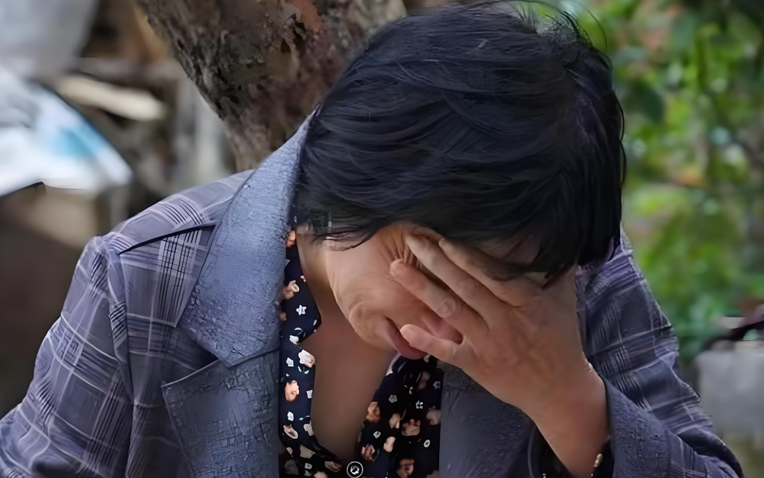 Mẹ vay ngân hàng 2 tỷ cho con trai đi du học, 10 năm sau con về nước ký hợp đồng mua nhà... đứng tên bạn gái- Ảnh 1.