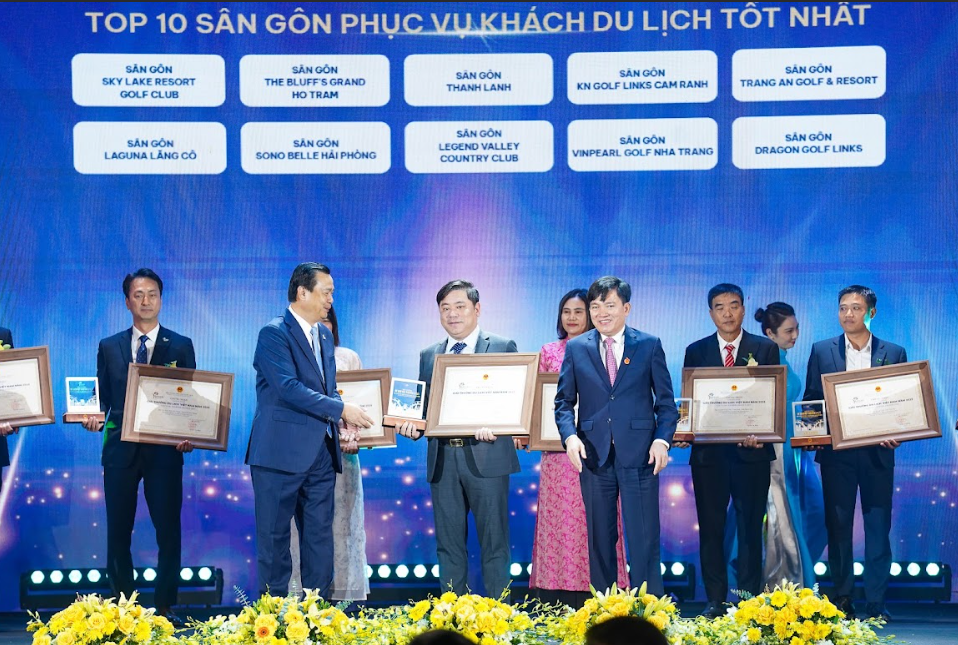 Sân golf đầu tiên của Việt Nam nằm hoàn toàn trên biển vừa nhận giải thưởng danh giá: Rộng 133 ha với 27 hố, được ví là kiệt tác đầy thách thức- Ảnh 1.