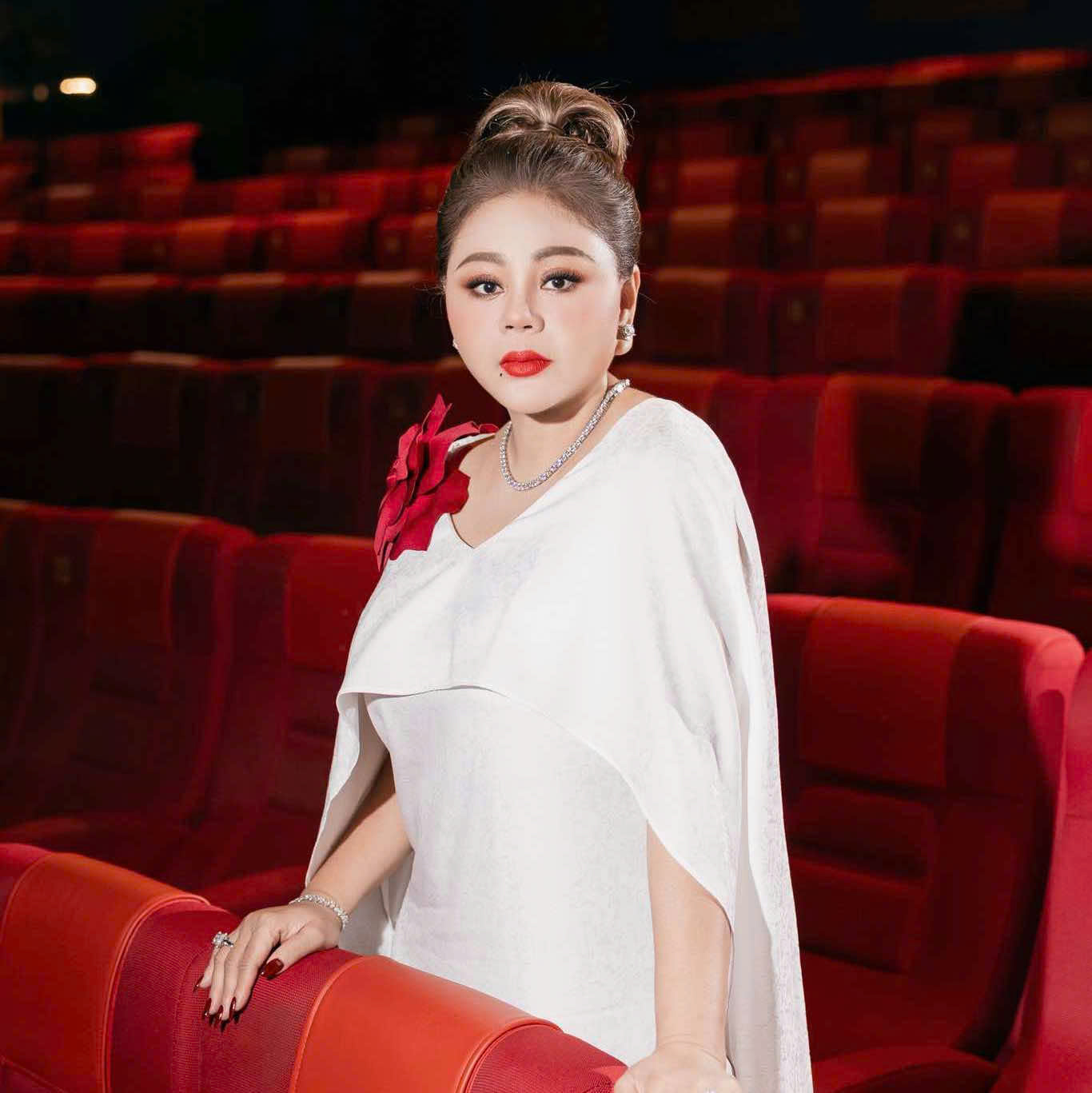 Mối quan hệ của ‘bà hoàng phòng vé Việt’ với con dâu hơn con trai 8 tuổi, 1 lần đò, có 2 con riêng- Ảnh 4.