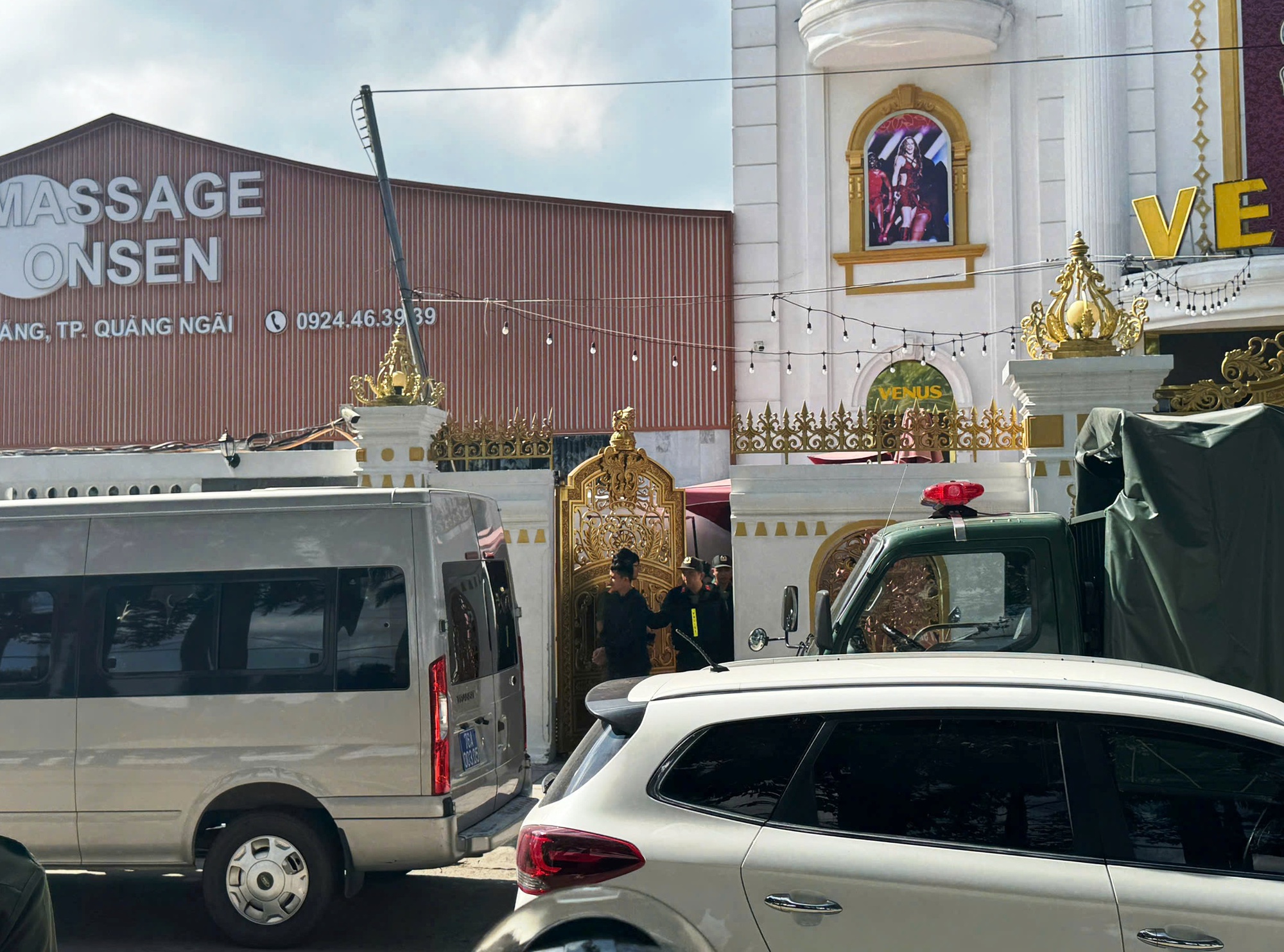 Xóa sổ quán karaoke Venus nổi tiếng ở Quảng Ngãi, khởi tố 35 người- Ảnh 2.