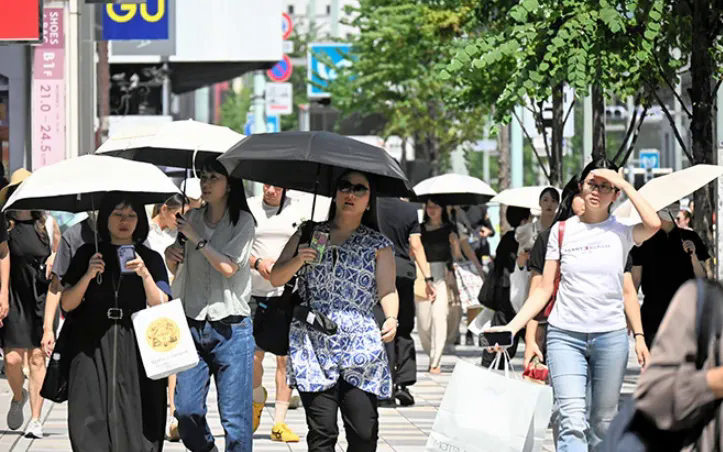 Nhật Bản trải qua m&ugrave;a h&egrave; n&oacute;ng nhất trong lịch sử 30 năm qua - Ảnh 1.