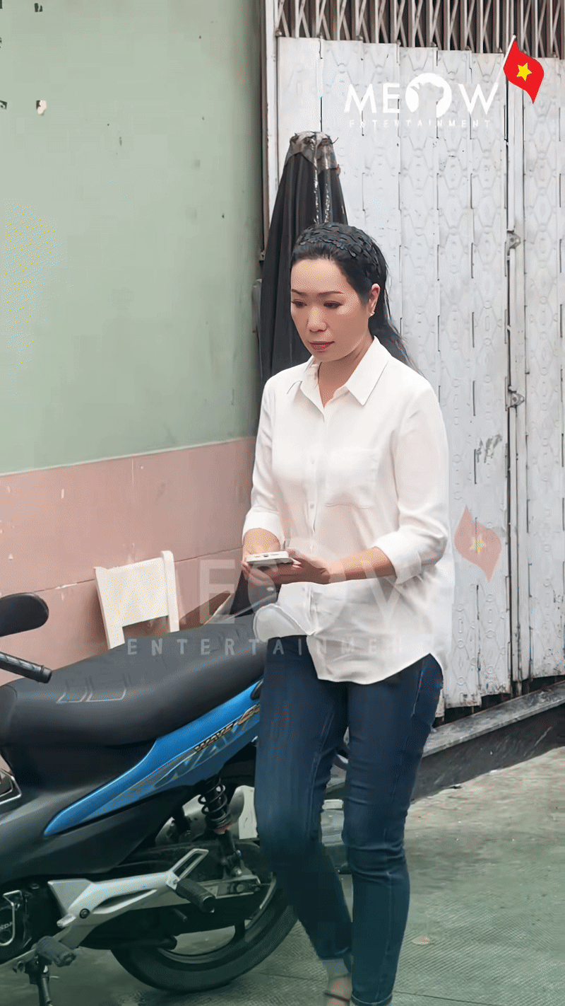 Đám tang diễn viên Ngọc Trinh: NS Công Ninh khóc nghẹn, Quách Ngọc Tuyên ngồi thất thần, Nam Thư cùng dàn sao đến viếng- Ảnh 7. Đám tang diễn viên Ngọc Trinh: NS Công Ninh khóc nghẹn, Quách Ngọc Tuyên ngồi thất thần, Nam Thư cùng dàn sao đến viếng- Ảnh 7.