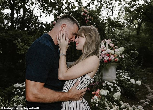 Travis Kelce lần đầu lên tiếng về màn cầu hôn Taylor Swift, fan toàn cầu bùng nổ vì tuyên bố siêu ngọt- Ảnh 2. Travis Kelce lần đầu lên tiếng về màn cầu hôn Taylor Swift, fan toàn cầu bùng nổ vì tuyên bố siêu ngọt- Ảnh 2.