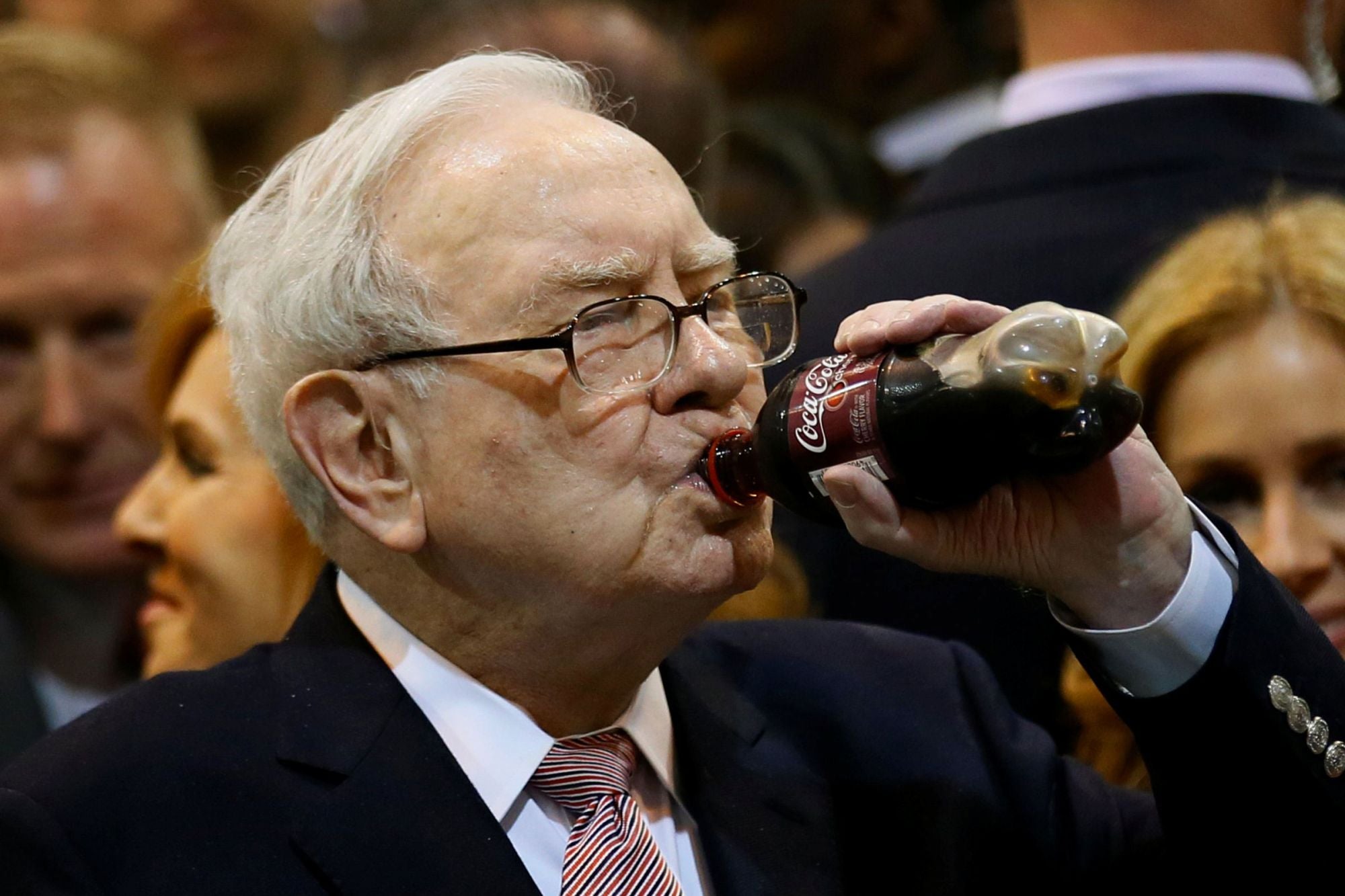 Ngược Mọi Lời Khuyên Dinh Dưỡng, Warren Buffett Vẫn Sống Khỏe Ở Tuổi 95: Ăn Như Trẻ 6 Tuổi, Sống Vui Như Thanh Niên - Ảnh 3. Ngược Mọi Lời Khuyên Dinh Dưỡng, Warren Buffett Vẫn Sống Khỏe Ở Tuổi 95: Ăn Như Trẻ 6 Tuổi, Sống Vui Như Thanh Niên - Ảnh 3.