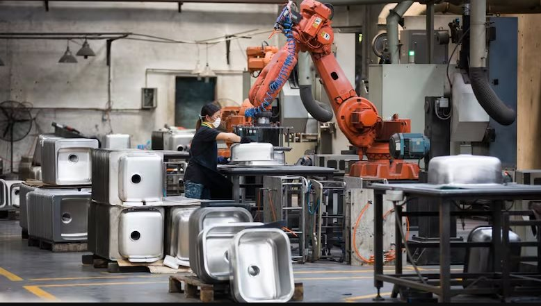 Trung Quốc Vẫn Là Công Xưởng Giá Rẻ Thế Giới Nhờ 280.000 Robot Mỗi Năm: Tầm Nhìn Tự Động Hóa Chi Phí Thấp Của Nền Kinh Tế Số 1 Châu Á 3 2025 09 03112212 1756888656788 1756888657116607395072