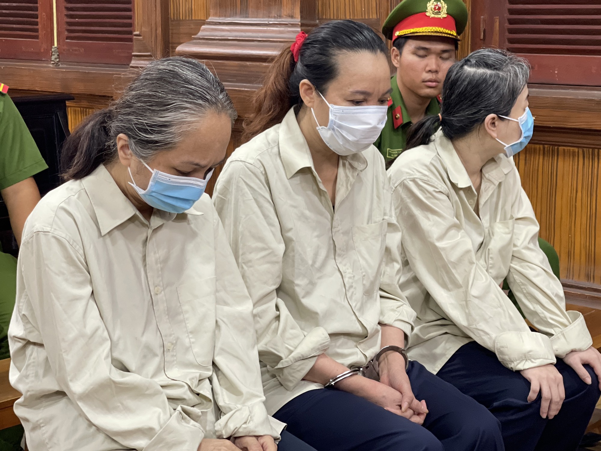 Những bí mật đau lòng ở Mái ấm Hoa Hồng tiếp tục được lật mở - Ảnh 1.