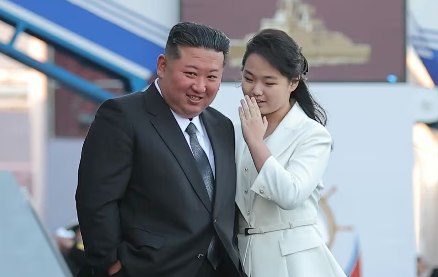 Con g&aacute;i Kim Jong - un lần đầu xuất hiện tại Trung Quốc g&acirc;y ch&uacute; &yacute; - Ảnh 3.