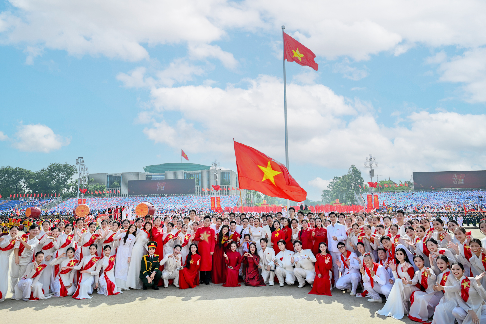 Nguyễn Thu Hằng xúc động khi được hát giữa Quảng trường Ba Đình: "Tôi mãi mãi không quên"- Ảnh 3.