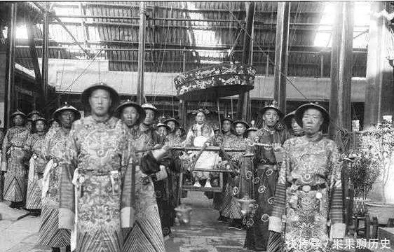 6 ảnh hiếm thời cuối nhà Thanh hé lộ nhiệm vụ đặc biệt, không phải hầu hạ của thái giám: Khác xa phim ảnh - Ảnh 1.