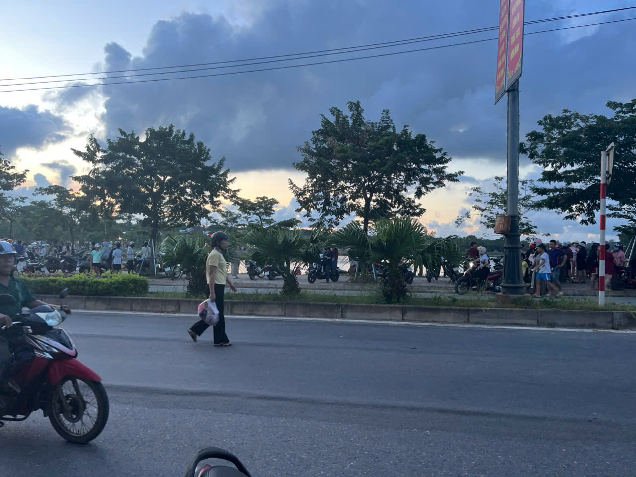 Hai bé gái chết đuối ở Quảng Trị: Thương tâm từ việc chơi dưới gầm cầu - Ảnh 1. Hai bé gái chết đuối ở Quảng Trị: Thương tâm từ việc chơi dưới gầm cầu - Ảnh 1.