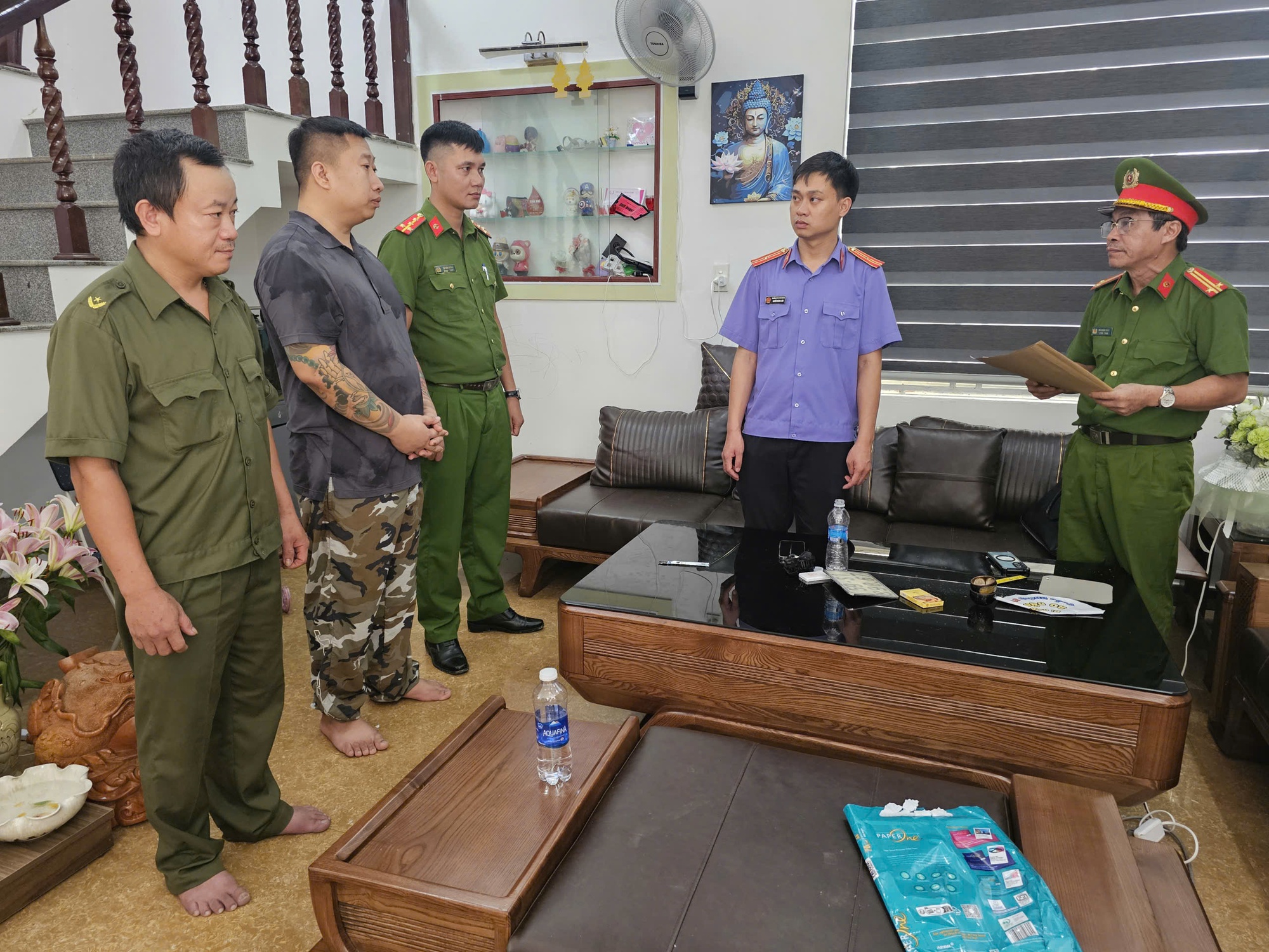 Ngỡ ngàng số tiền thu lợi bất chính của nhóm cho vay nặng lãi - Ảnh 1. Ngỡ ngàng số tiền thu lợi bất chính của nhóm cho vay nặng lãi - Ảnh 1.