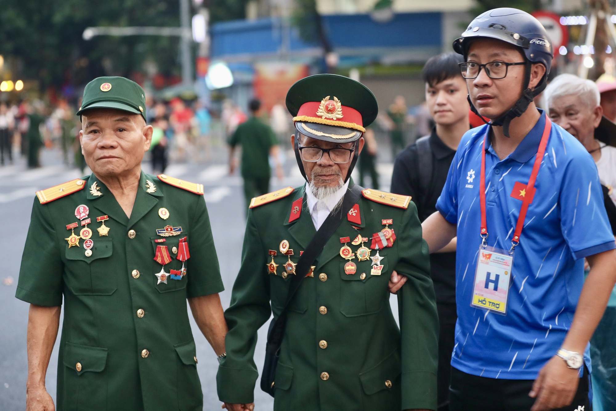 Những khối không tên thầm lặng phục vụ đại lễ Quốc khánh 2 - 9 đầy ý nghĩa - Ảnh 10. Những khối không tên thầm lặng phục vụ đại lễ Quốc khánh 2 - 9 đầy ý nghĩa - Ảnh 10.