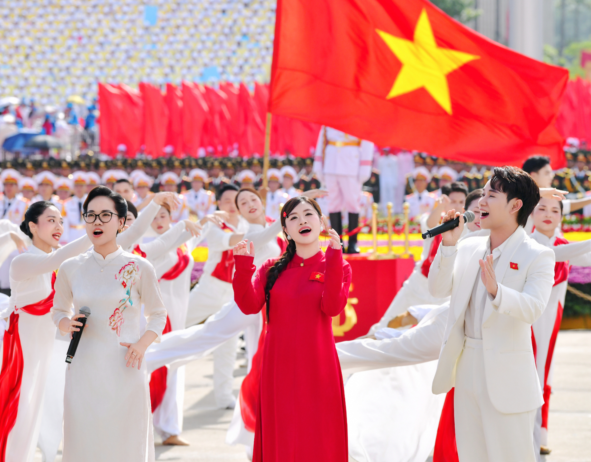 Nguyễn Thu Hằng xúc động khi được hát giữa Quảng trường Ba Đình: "Tôi mãi mãi không quên"- Ảnh 1.