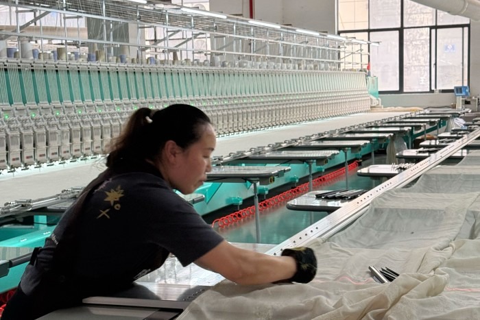 Trung Quốc Đang Ồ Ạt Đưa Thứ Này Vào Các Nhà Máy: Số Lượng Bằng Nửa Cả Thế Giới Cộng Lại, Giúp Quốc Gia Lội Ngược Dòng Thần Kỳ Quy Luật Đi Xuống Của Hàng Loạt Ngành Sản Xuất 2 Trung Quốc Đang Ồ Ạt Đưa Thứ Này Vào Các Nhà Máy: Số Lượng Bằng Nửa Cả Thế Giới Cộng Lại, Giúp Quốc Gia Lội Ngược Dòng Thần Kỳ Quy Luật Đi Xuống Của Hàng Loạt Ngành Sản Xuất - Ảnh 2.