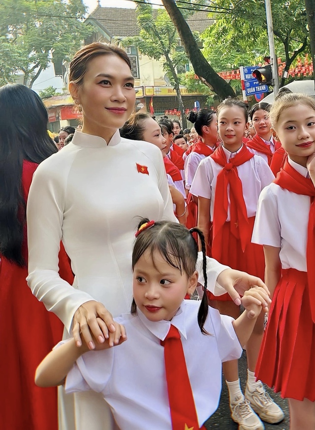 ‘Hoạ mi tóc nâu’ Mỹ Tâm: Nữ doanh nhân kín tiếng, sở hữu khối tài sản khủng - Ảnh 2. ‘Hoạ mi tóc nâu’ Mỹ Tâm: Nữ doanh nhân kín tiếng, sở hữu khối tài sản khủng - Ảnh 2.