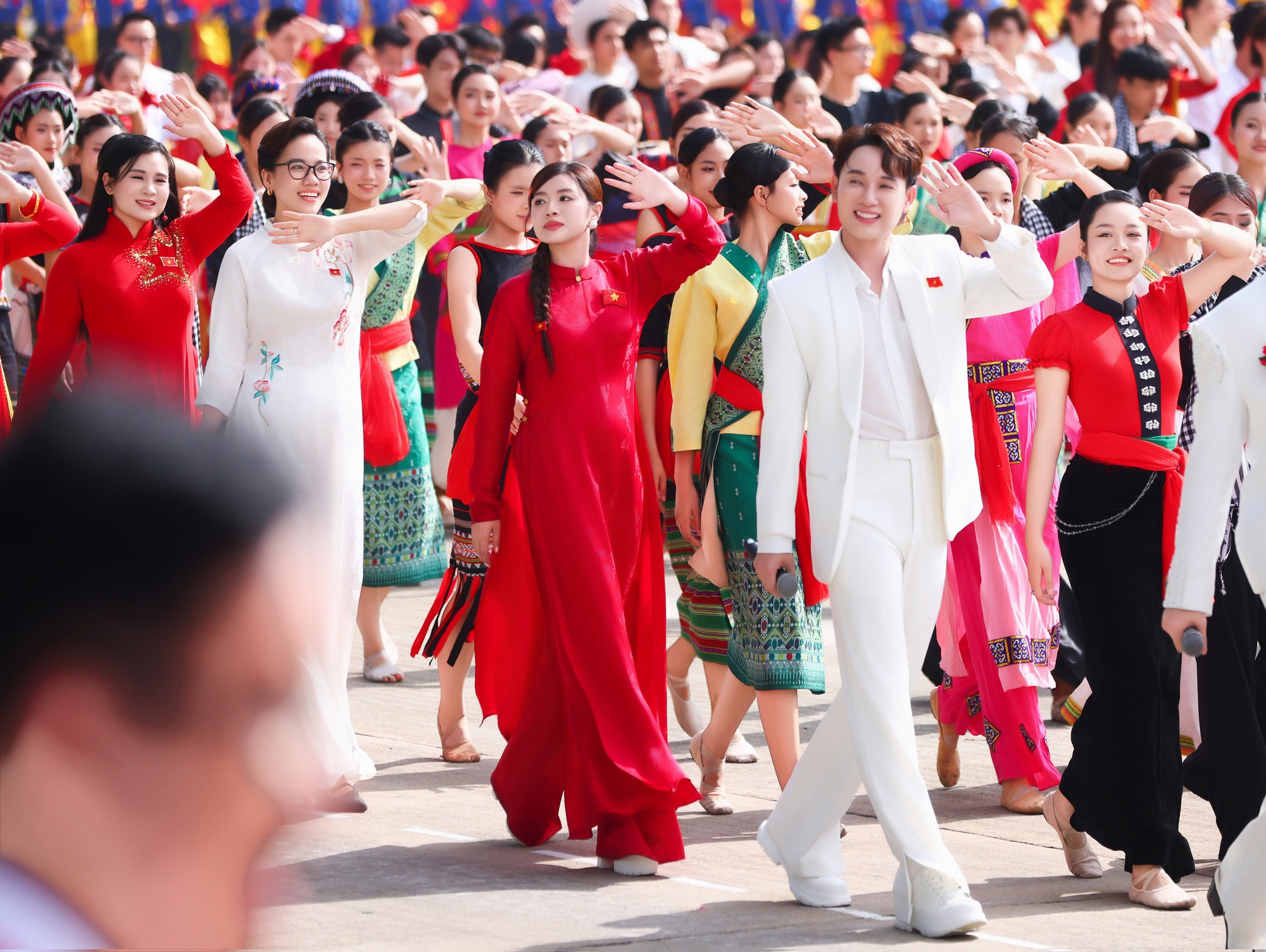 Nguyễn Thu Hằng xúc động khi được hát giữa Quảng trường Ba Đình: "Tôi mãi mãi không quên"- Ảnh 4.