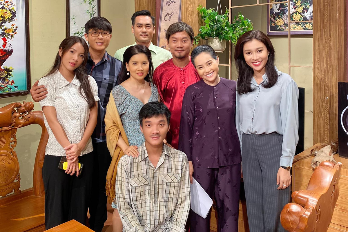 Dàn diễn viên "Mùi ngò gai" thương tiếc NSƯT Ngọc Trinh- Ảnh 1. Dàn diễn viên "Mùi ngò gai" thương tiếc NSƯT Ngọc Trinh- Ảnh 1.