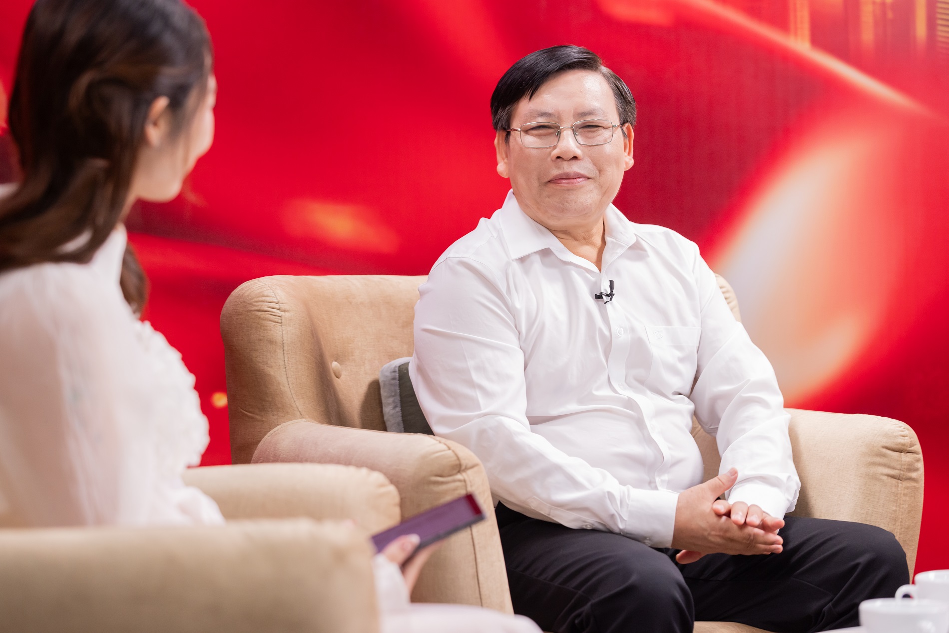 Nhiệm Vụ Của Người Trẻ Là Dạy Cho Người Cao Tuổi Cách Dùng Smartphone Và Internet: Người Già Vẫn Có Nhu Cầu Học Chứ! 1 Sankaa 0219 1756871100590 17568711009121275118887