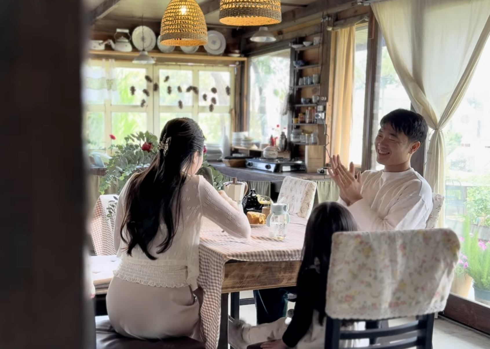Lương Xuân Trường cưới tiểu thư Nhuệ Giang, cuộc sống sau hôn nhân hiện tại thế nào?- Ảnh 1. Lương Xuân Trường cưới tiểu thư Nhuệ Giang, cuộc sống sau hôn nhân hiện tại thế nào?- Ảnh 1.