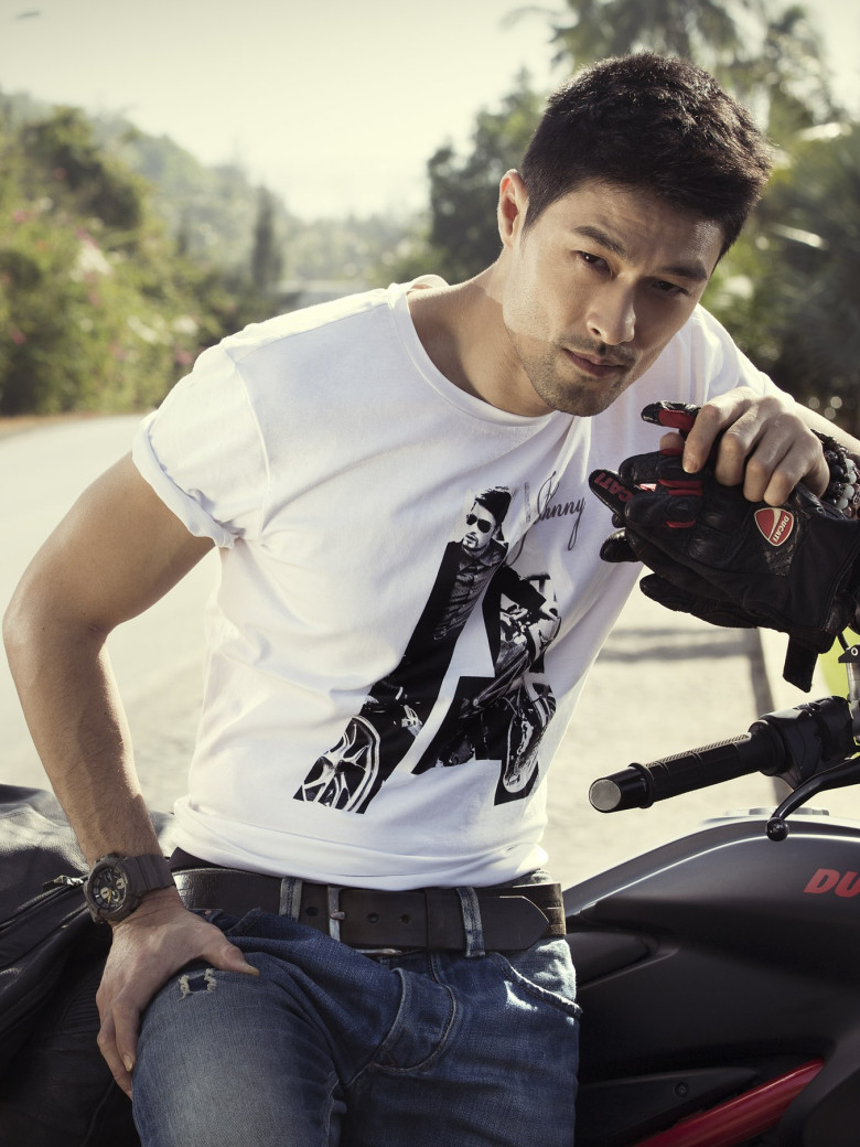 Diễn viên ở nhà 1.800m2 đẹp như resort: Gia tộc lừng lẫy, 51 tuổi lại độc thân, con gái xinh như hoa hậu - Ảnh 1.