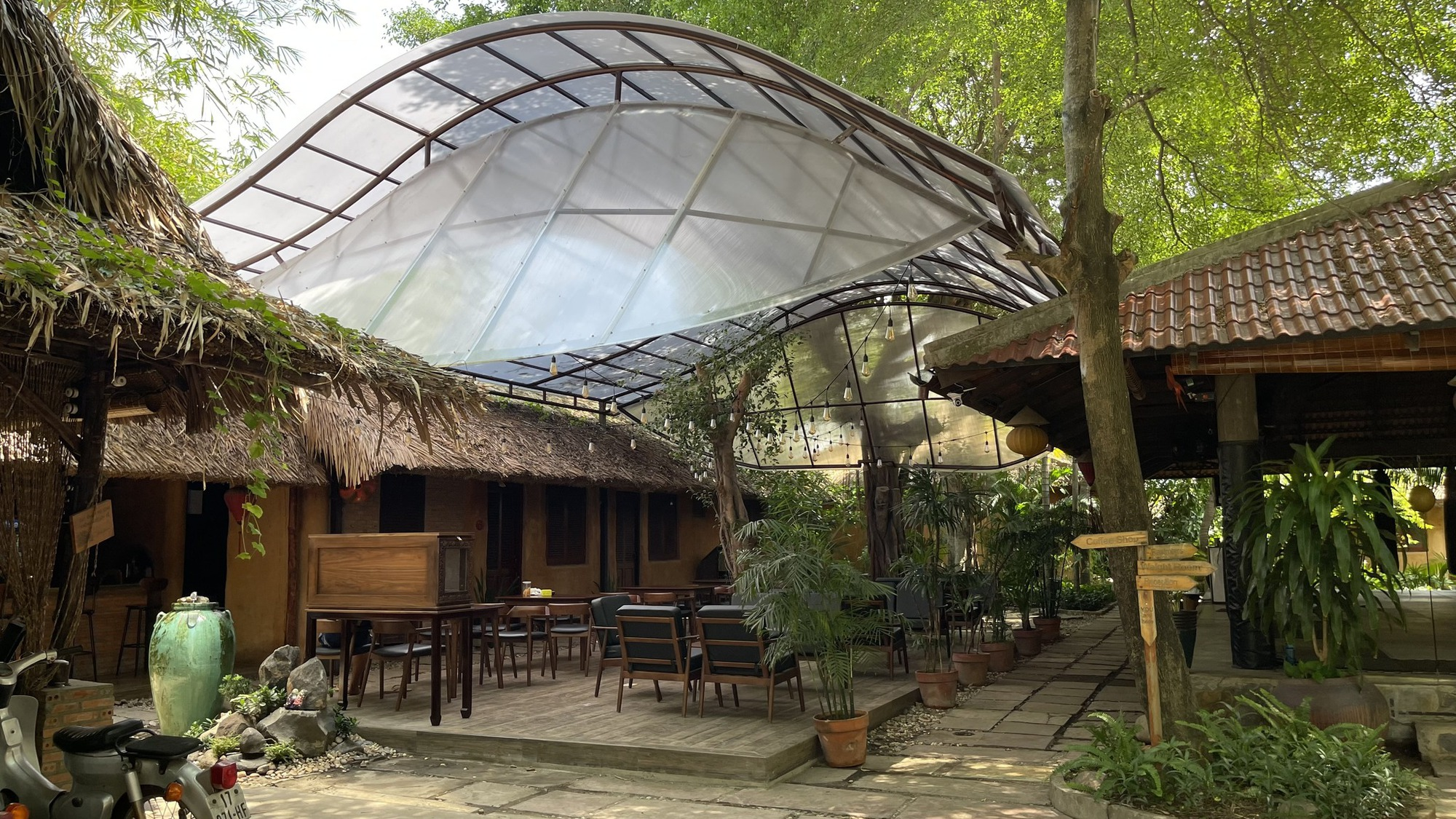 Diễn viên ở nhà 1.800m2 đẹp như resort: Gia tộc lừng lẫy, 51 tuổi lại độc thân, con gái xinh như hoa hậu - Ảnh 5.