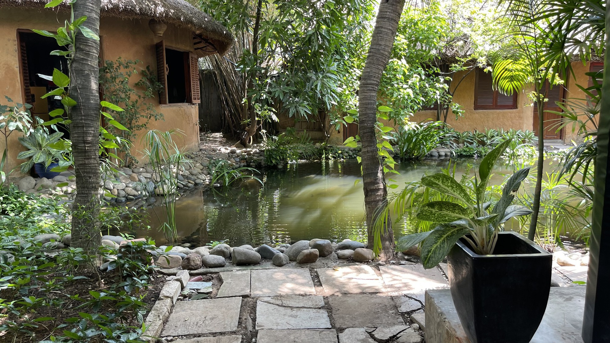 Diễn viên ở nhà 1.800m2 đẹp như resort: Gia tộc lừng lẫy, 51 tuổi lại độc thân, con gái xinh như hoa hậu - Ảnh 6.