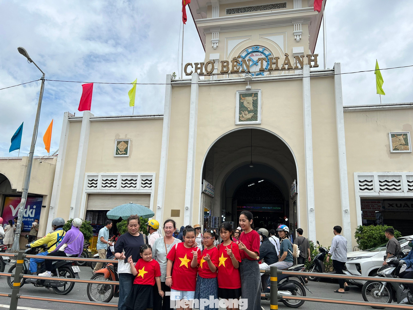 Cảnh trái ngược ở 'thiên đường mua sắm' Sài thành: Chỗ chen chân, nơi vắng lặng - Ảnh 1.