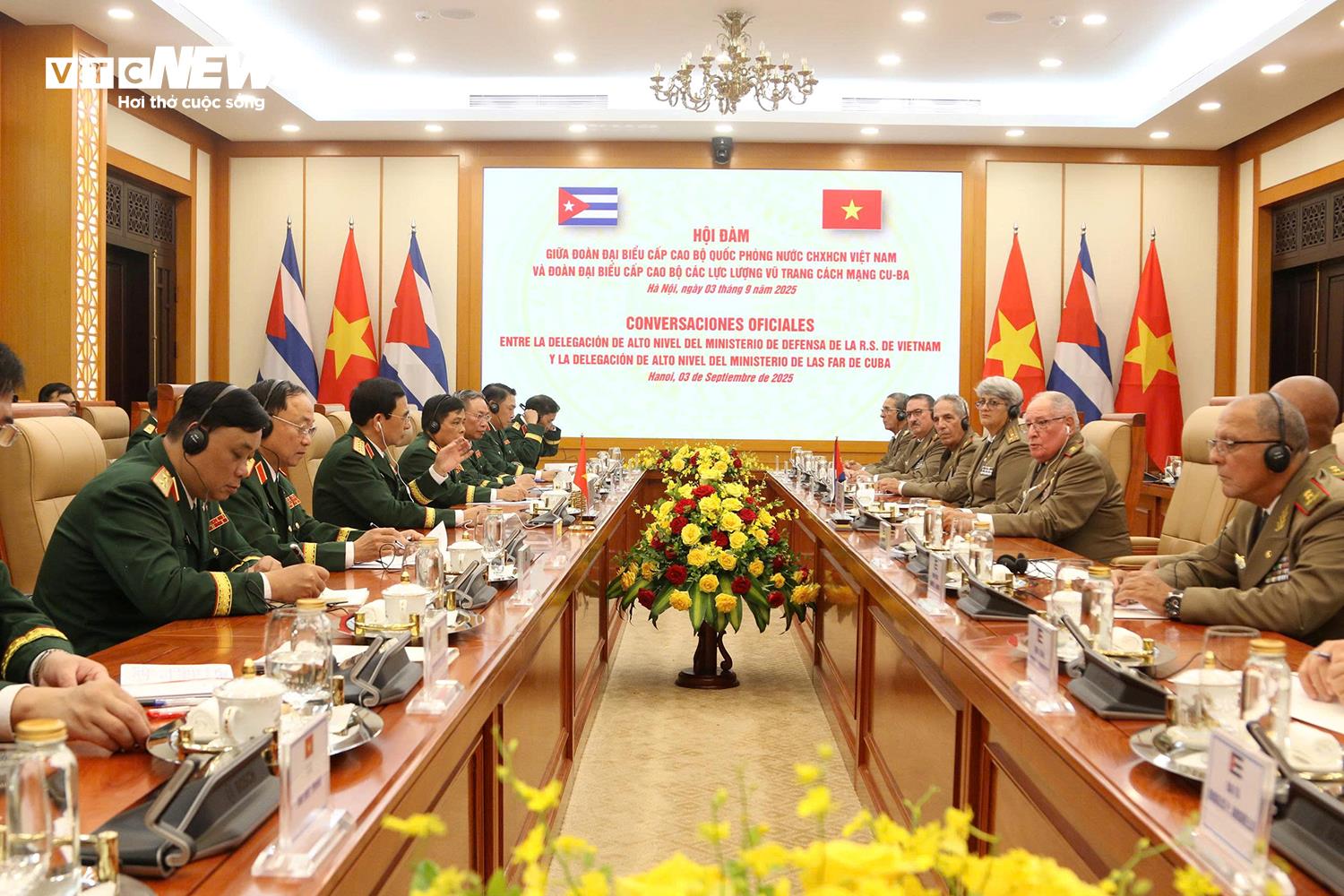 Đại tướng Phan Văn Giang khẳng định Việt Nam kiên trì Chính sách Quốc phòng ' bốn không ' - Ảnh 3. Đại tướng Phan Văn Giang khẳng định Việt Nam kiên trì Chính sách Quốc phòng ' bốn không ' - Ảnh 3.