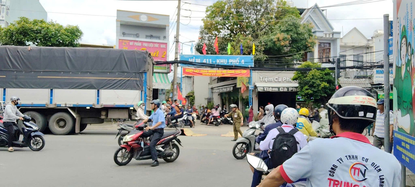 Hai mẹ con tử vong thương tâm trong tai nạn giao thông ở TPHCM - Ảnh 1. Hai mẹ con tử vong thương tâm trong tai nạn giao thông ở TPHCM - Ảnh 1.