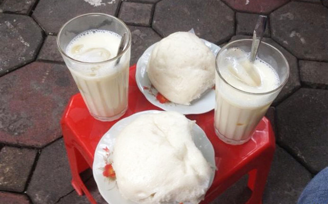 Khách Tây trầm trồ trước 5 món đồ uống bình dân, giá rẻ, bán đầy vỉa hè: "Chỉ có thể tìm thấy ở Việt Nam!"- Ảnh 8. Khách Tây trầm trồ trước 5 món đồ uống bình dân, giá rẻ, bán đầy vỉa hè: "Chỉ có thể tìm thấy ở Việt Nam!"- Ảnh 8.