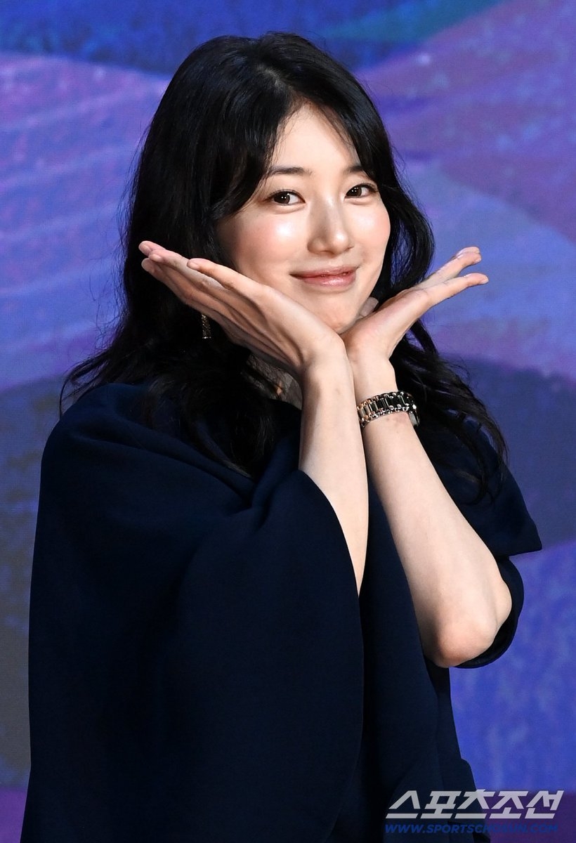 Thiên sứ ở đâu lạc xuống trần gian thế này hả trời: Mọi đường nét đều đẹp hoàn mỹ, cao quý đến từng hơi thở- Ảnh 4. Thiên sứ ở đâu lạc xuống trần gian thế này hả trời: Mọi đường nét đều đẹp hoàn mỹ, cao quý đến từng hơi thở- Ảnh 4.