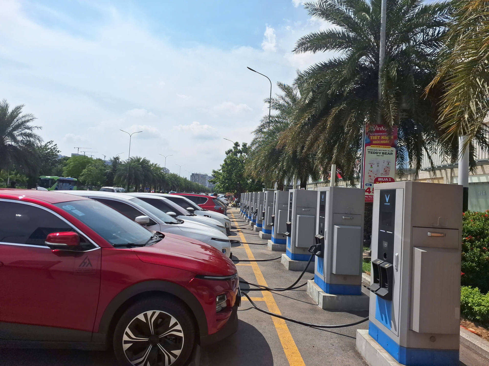 Dùng công cụ kinh tế để kiểm soát xe xăng- Ảnh 1. Dùng công cụ kinh tế để kiểm soát xe xăng- Ảnh 1.