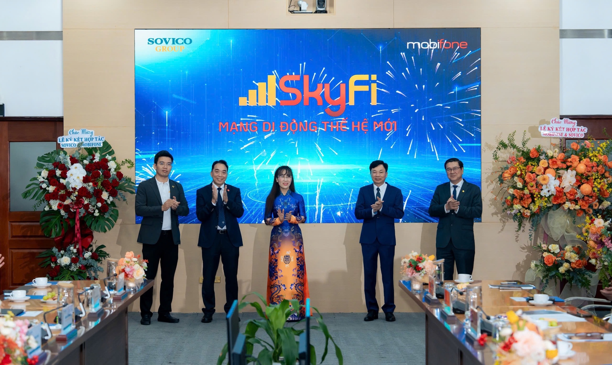 Tỷ phú Nguyễn Thị Phương Thảo bắt tay Chủ tịch Mobifone: Triển khai 5G cho đô thị thông minh, sân bay, tích hợp hạ tầng trạm phát sóng, camera thông minh- Ảnh 3.