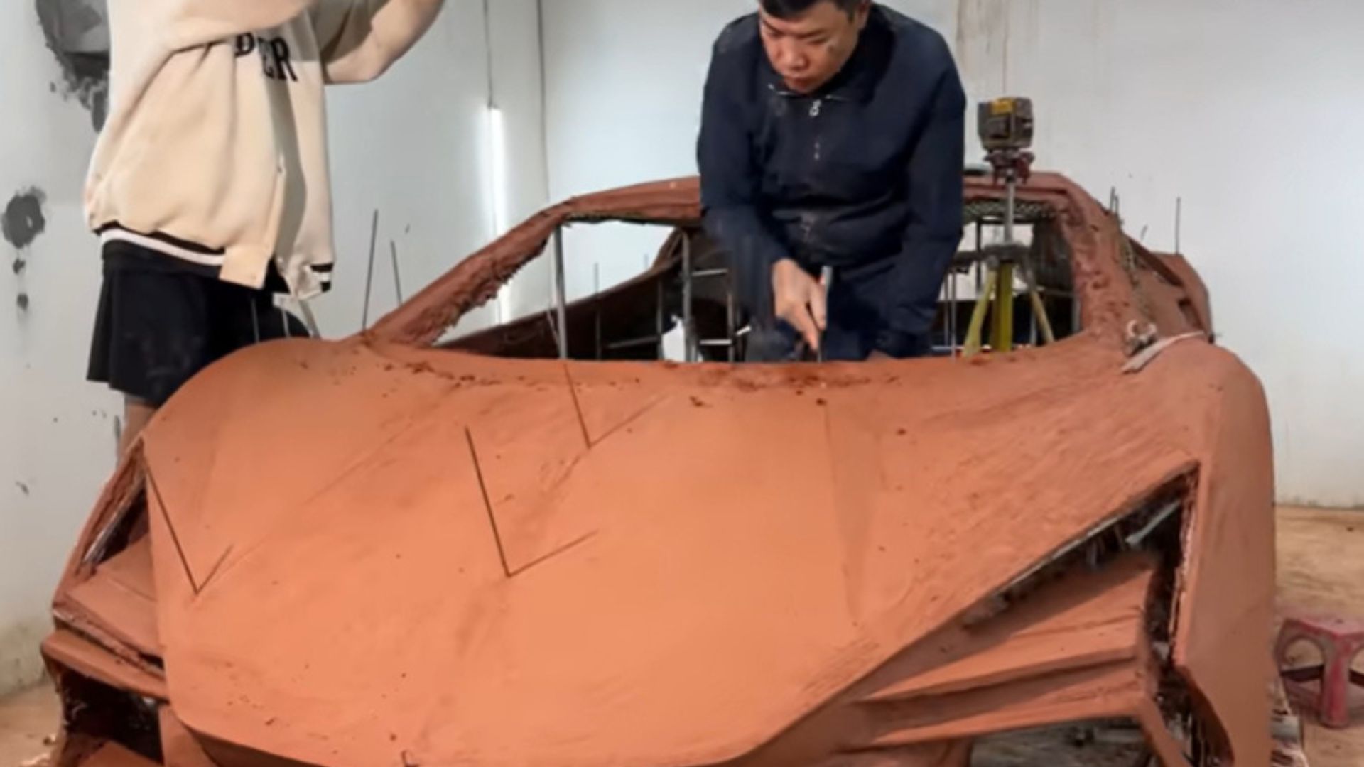 Biến chiếc Nissan cũ hỏng thành Lamborghini Revuelto, các thợ xe Việt Nam được thế giới ngả mũ khâm phục- Ảnh 6.