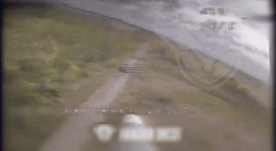 Kịch tính bộ binh Nga giải cứu kíp lái trực thăng Mi-8 bị FPV của Ukraine bắn hạ