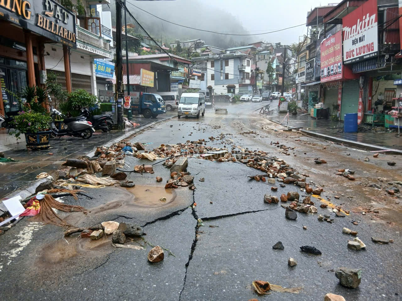 Kh&ocirc;ng d&aacute;m tin đ&acirc;y l&agrave; bản C&aacute;t C&aacute;t: Lũ dữ cuồn cuộn "nuốt chửng" sự y&ecirc;n b&igrave;nh của ng&ocirc;i l&agrave;ng đẹp nhất v&ugrave;ng T&acirc;y Bắc- Ảnh 2.