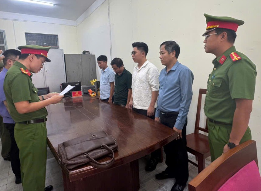 Bắt Nguyễn Văn H&ugrave;ng, cấm đi khỏi nơi cư tr&uacute; với 3 bị can- Ảnh 1.