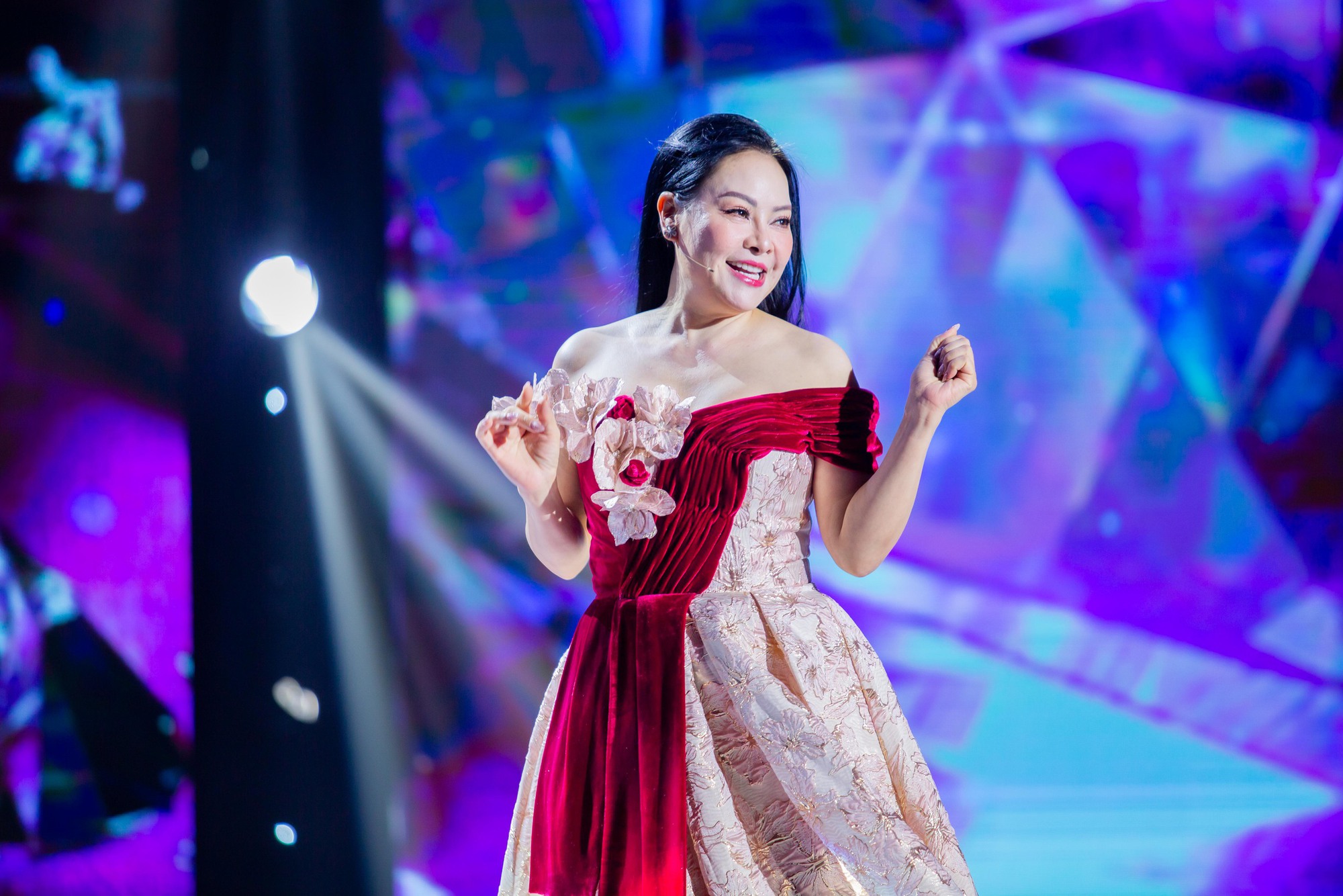 Nữ ca sĩ nói thẳng: "Làm nghề này phải giữ đạo đức, sống tử tế"- Ảnh 1. Nữ ca sĩ nói thẳng: "Làm nghề này phải giữ đạo đức, sống tử tế"- Ảnh 1.