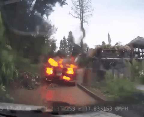 Vụ Ford Territory bị rơi xuống vực do sạt lở ở Sa Pa: Đầu xe hư hỏng nặng nhưng khoang cabin còn nguyên, 3 hành khách may mắn thoát nạn- Ảnh 2.